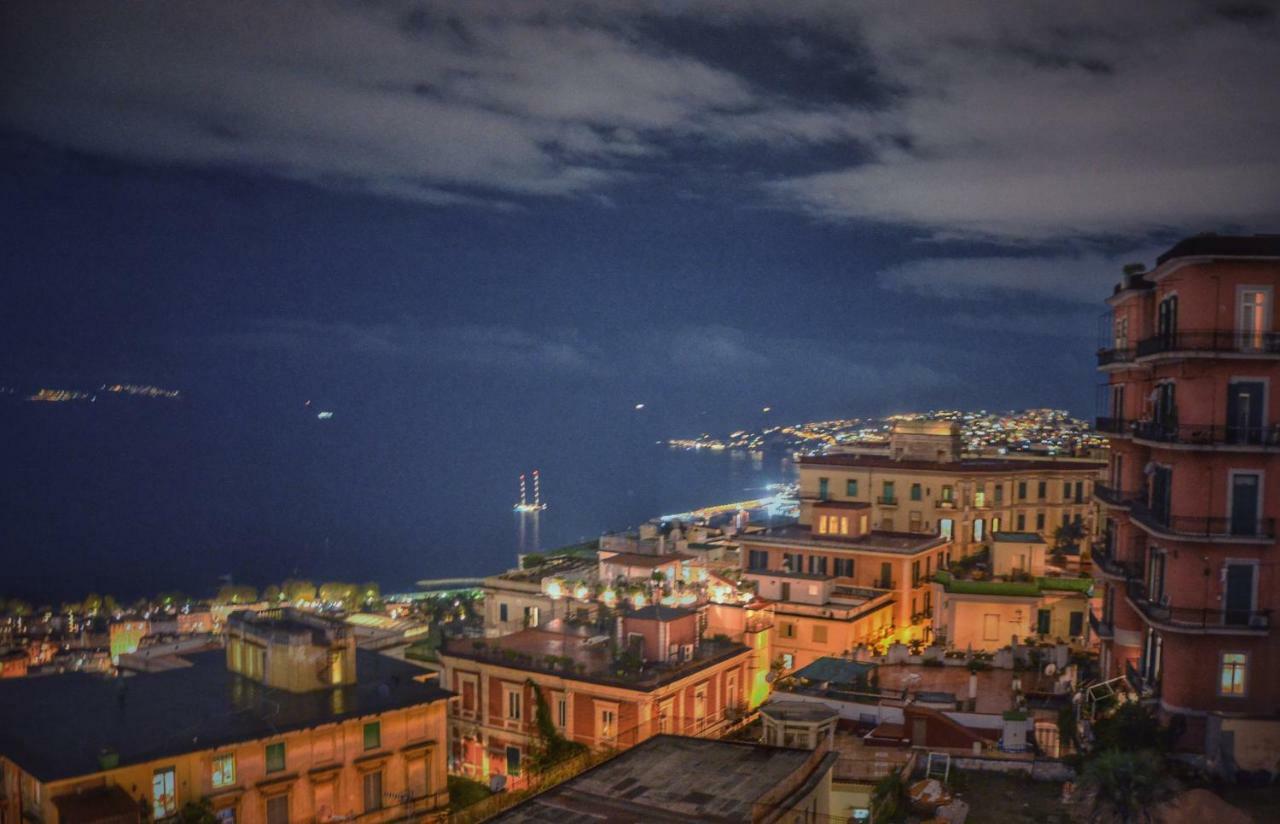 Appartamento Panoramico "Il Glicine" Napels Buitenkant foto