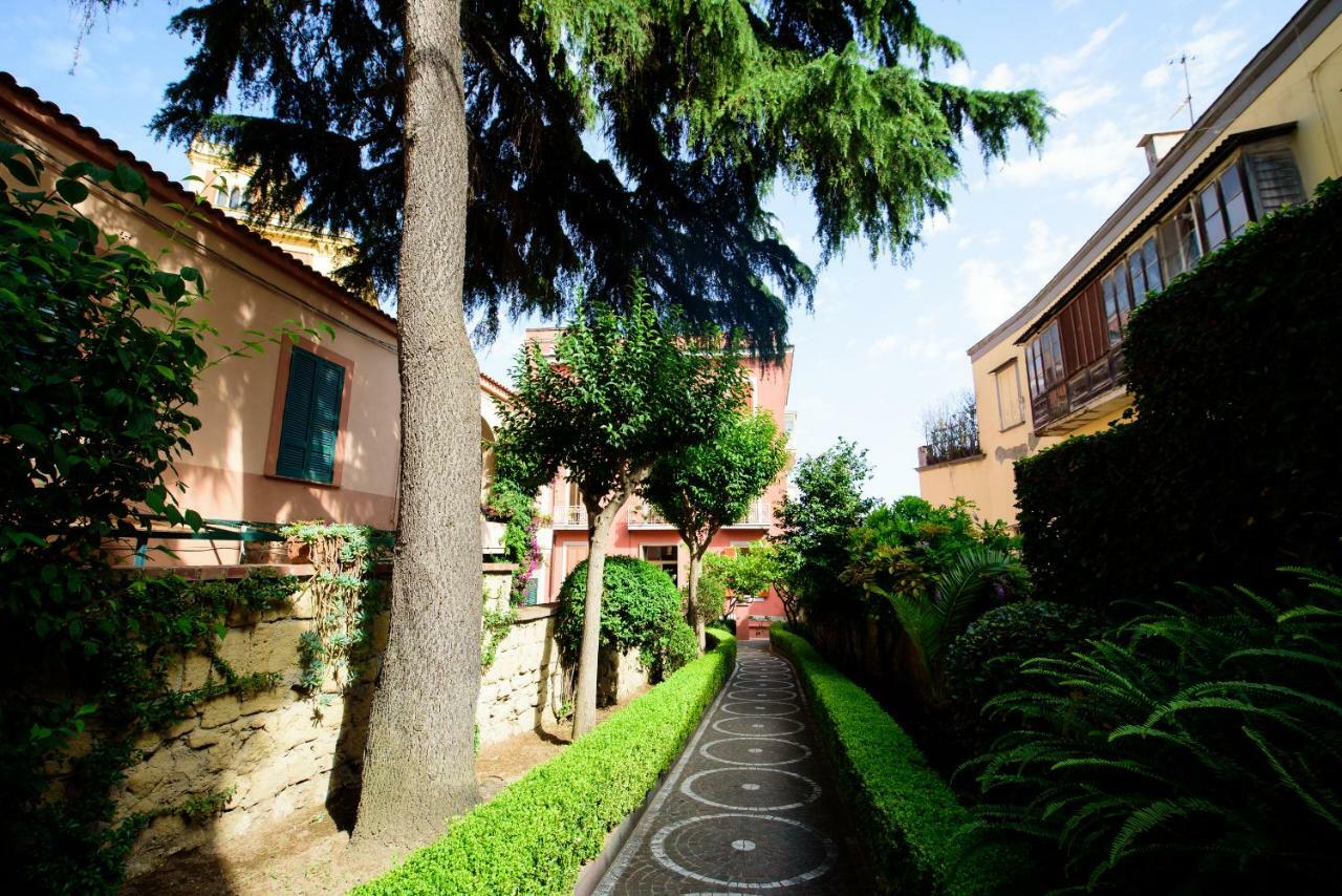 Appartamento Panoramico "Il Glicine" Napels Buitenkant foto