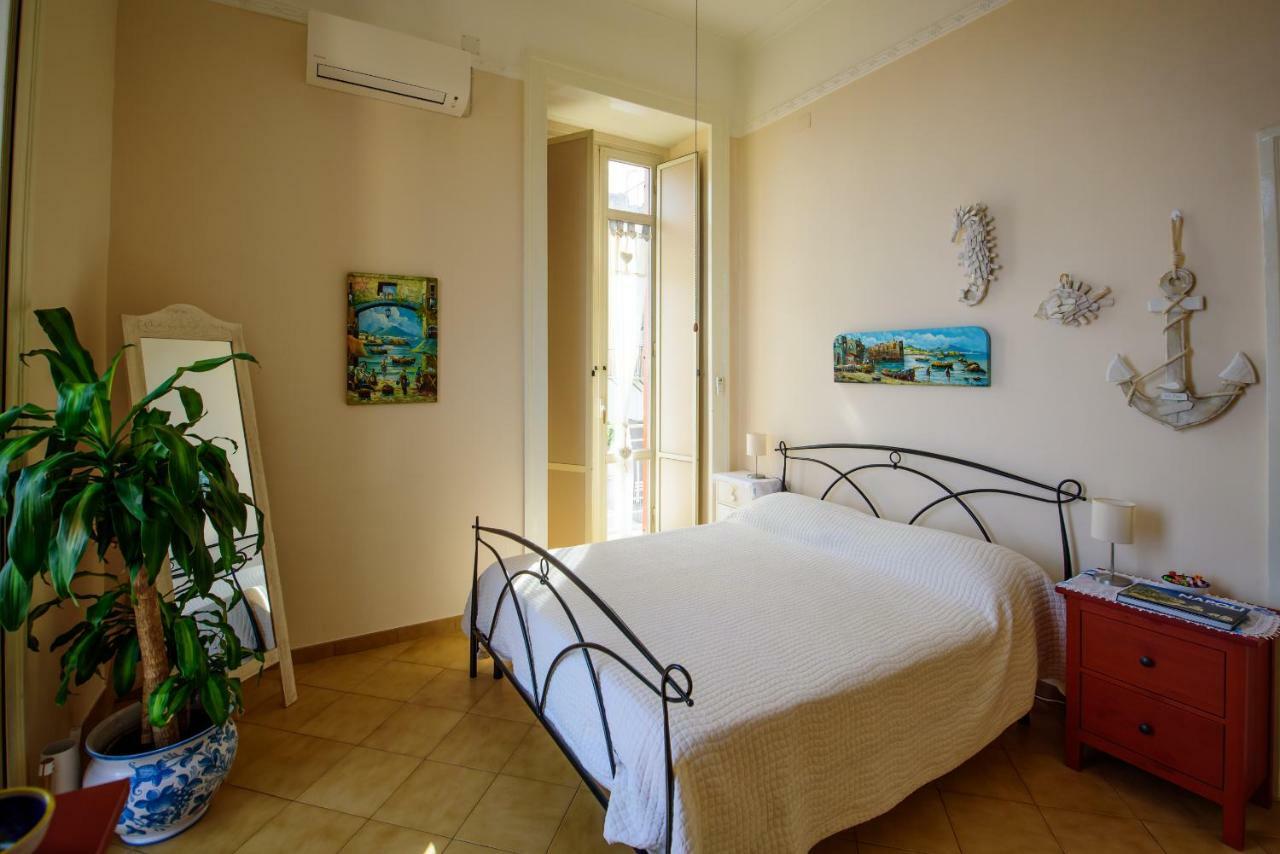 Appartamento Panoramico "Il Glicine" Napels Buitenkant foto