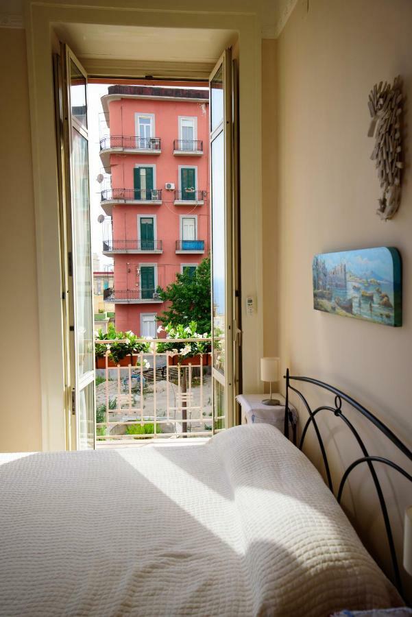 Appartamento Panoramico "Il Glicine" Napels Buitenkant foto
